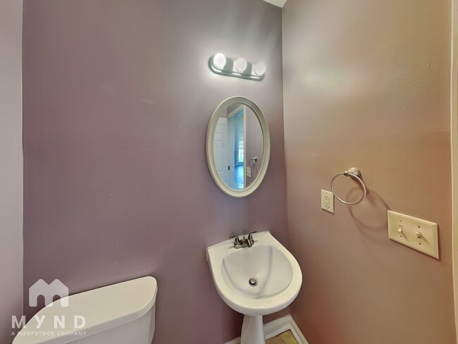 Building Photo - 7020 Biltmore Trce