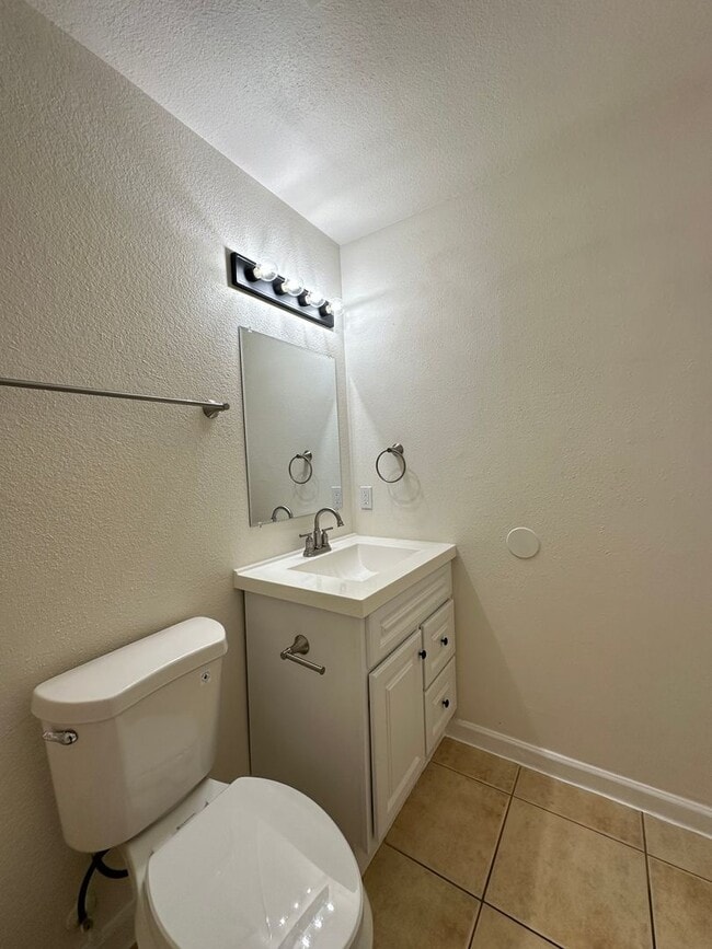 Building Photo - Move In Ready 3 Bedroom!