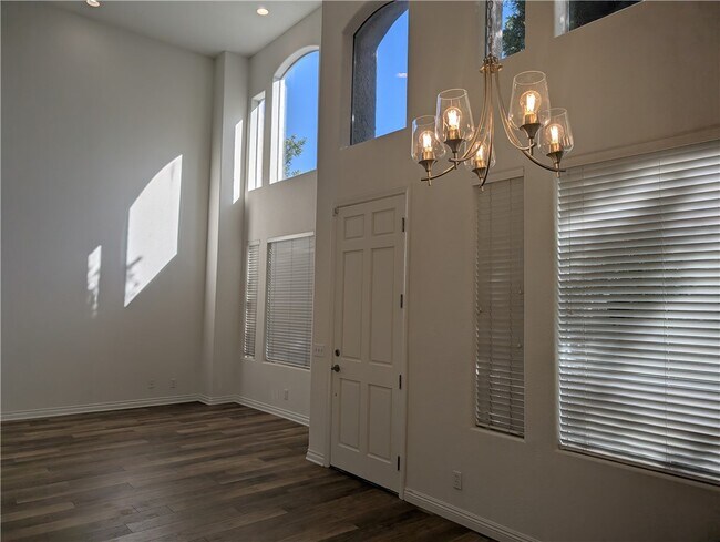 Building Photo - 2110 Almeria St