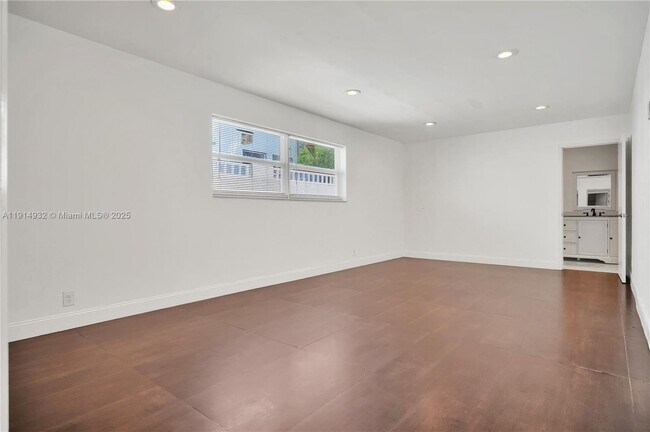 Building Photo - 4721 W Park Rd