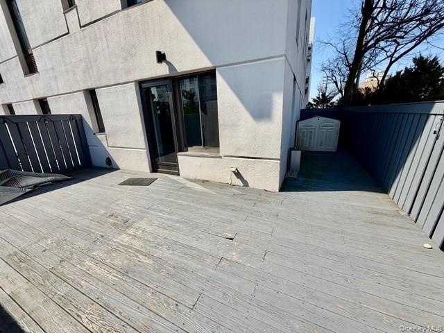 Building Photo - 100 W Broadway