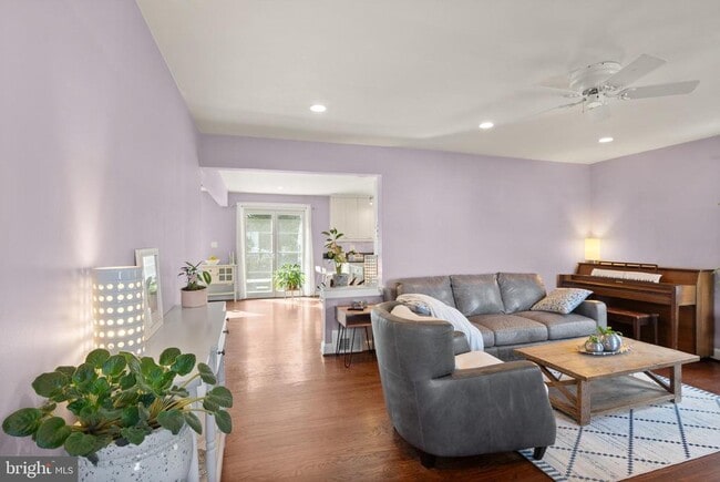 Building Photo - 1804 S Oakland St