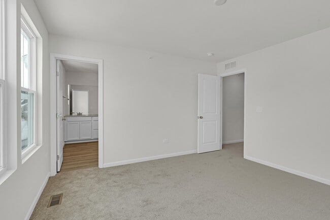 Building Photo - 5918 Hawkweed Dr