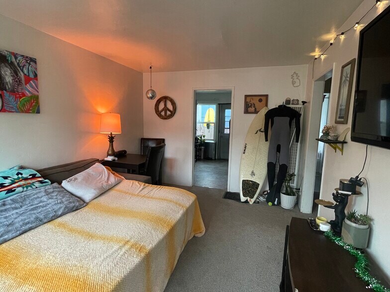 Building Photo - 4982 Cape May Ave