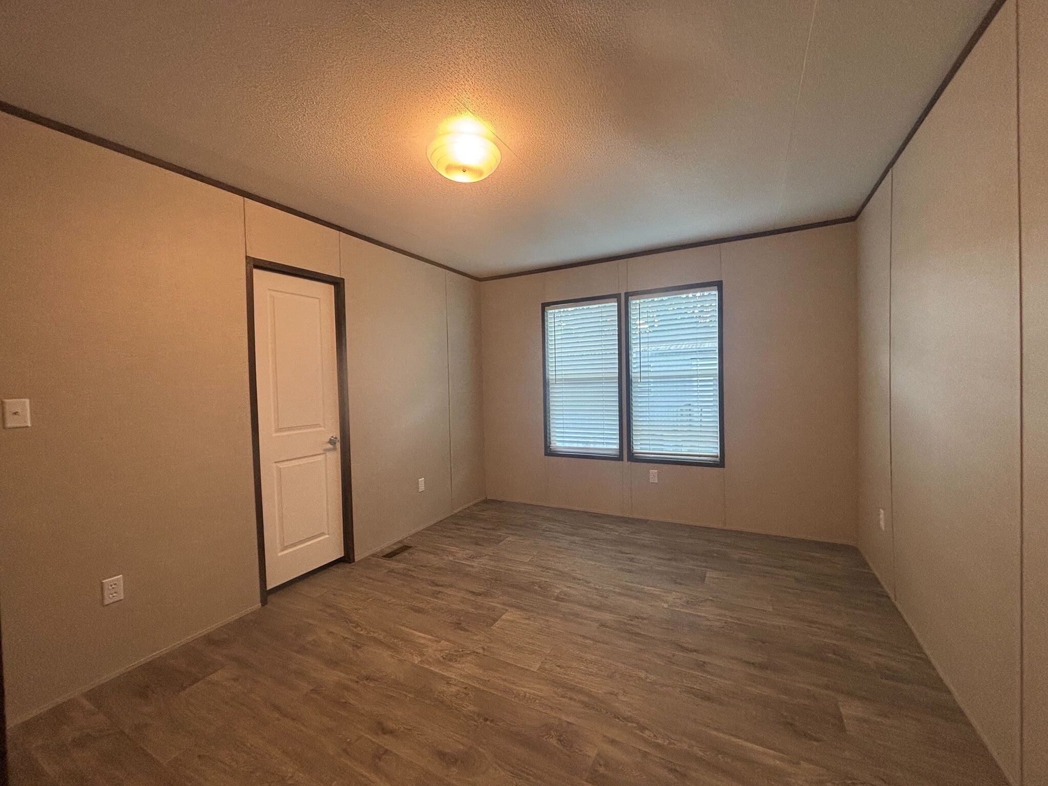 Building Photo - 203 Linda St