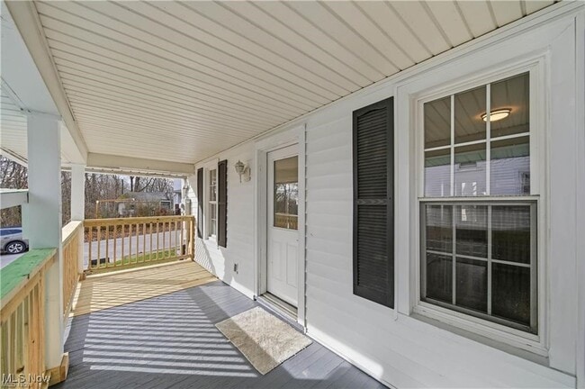 Building Photo - 437 Erie St