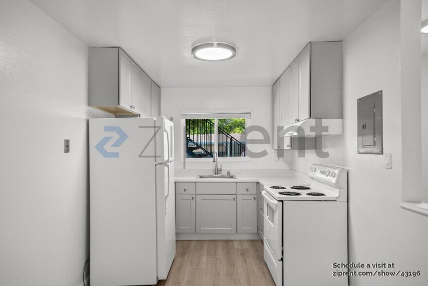 Building Photo - 3865 Almond Ave