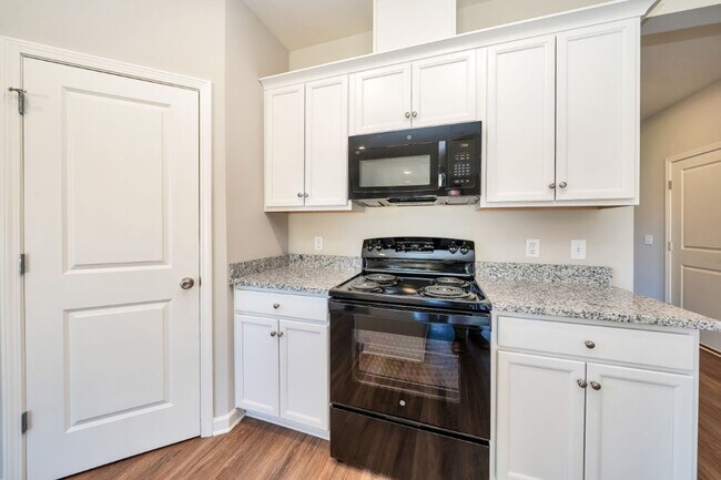 Building Photo - Newly Renovated Home in Brookwood!