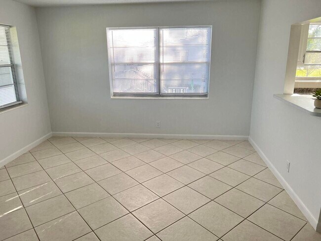 Building Photo - 162 Camden G