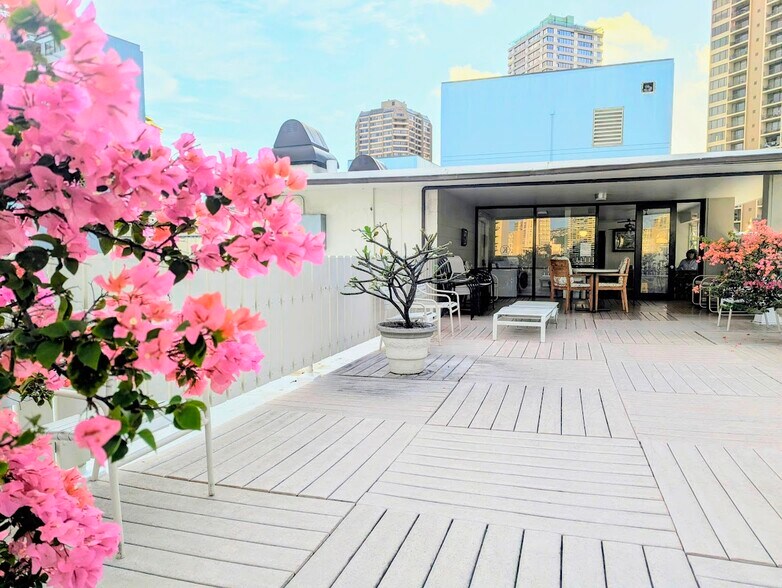 Building Photo - 425 Ena Rd