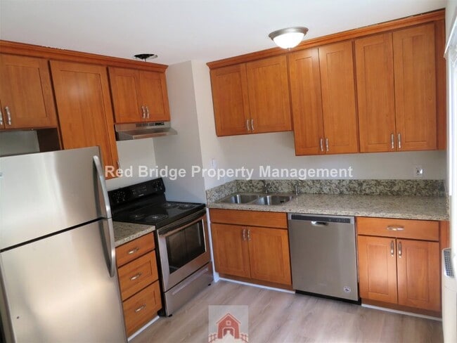 Building Photo - 131 SE 22nd Ave