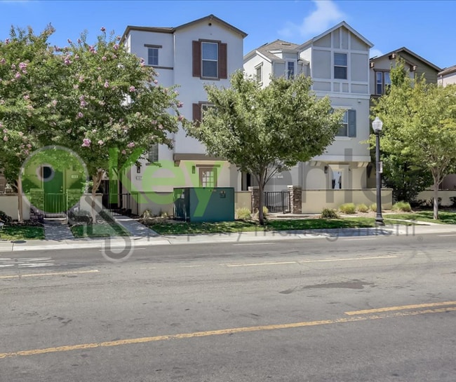 Building Photo - 487 McClatchy Way