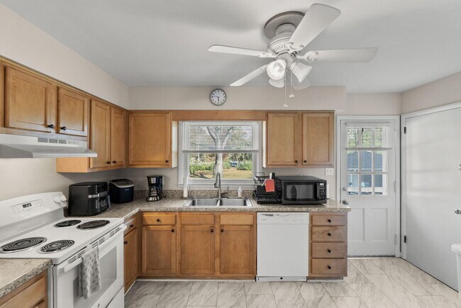 Building Photo - 129 Greenbriar Rd