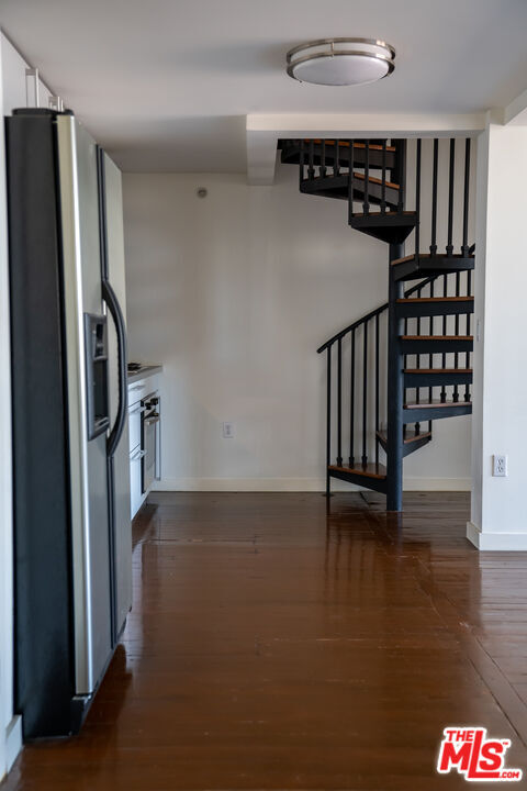 Building Photo - 257 S Spring St