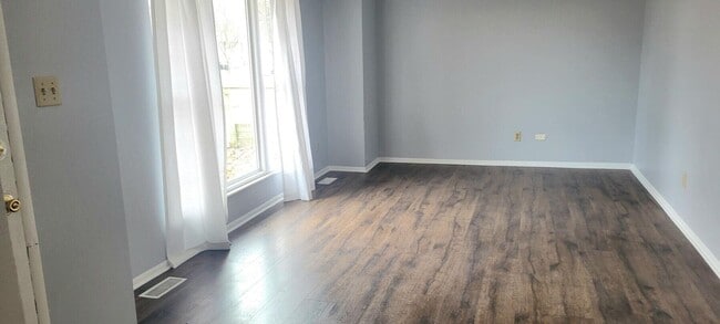 Building Photo - 4 Bedroom 1.5 bath in Argenta Oreana School District!