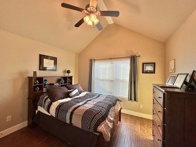 Building Photo - Stunning 3 Bed 2 Bath in Flint!