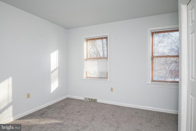 Building Photo - 1957 Lincoln Ave