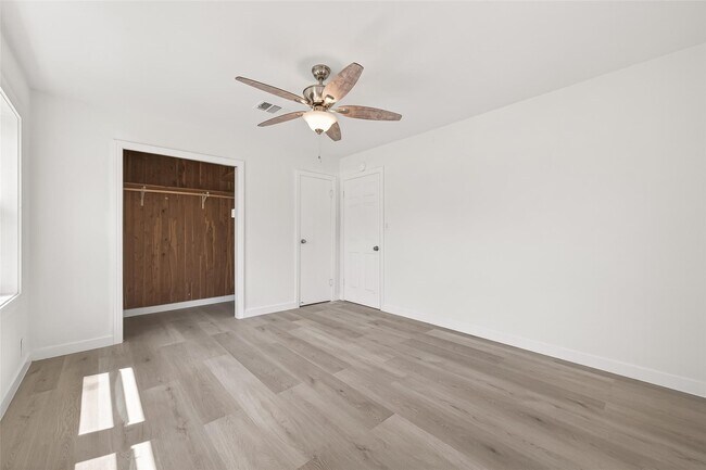 Building Photo - 815 Brooks Ave