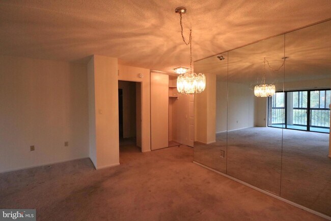 Building Photo - 15107 Interlachen Dr