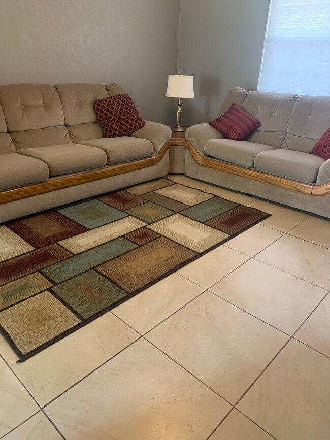 Building Photo - 3202 Alhambra Dr