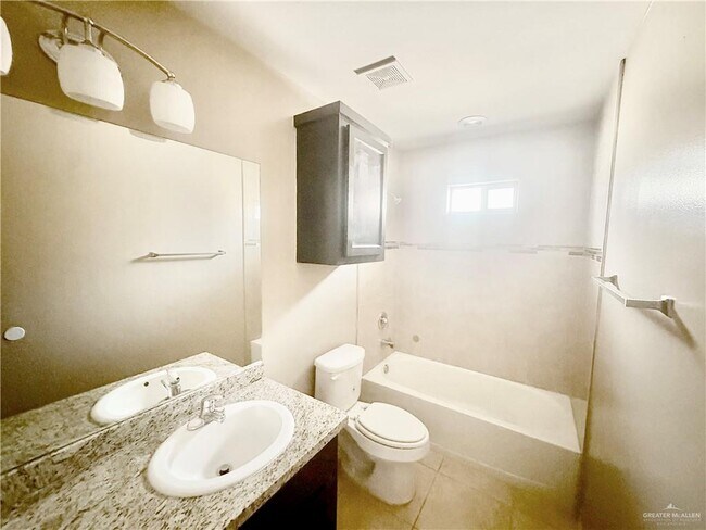 Building Photo - 13 Taxco Ct