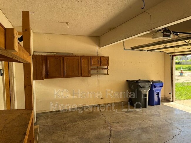 Building Photo - 1384 N Ridge Pkwy