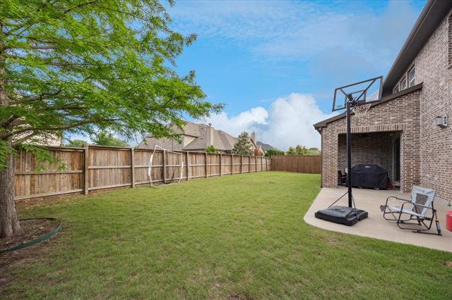 Building Photo - 580 Butchart Dr