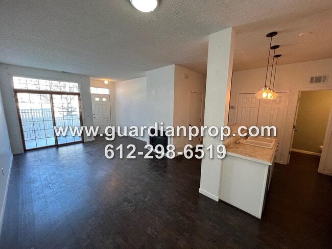 Primary Photo - Woodbury Townhouse Available Now, Updated ...