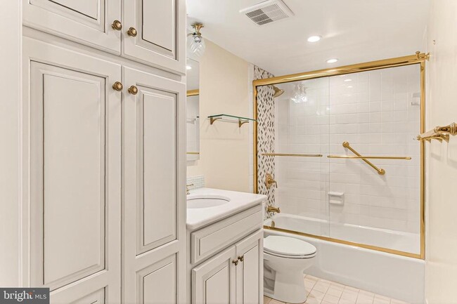 Building Photo - 1101 S Arlington Ridge Rd