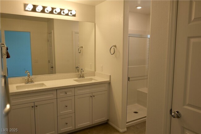Building Photo - 1168 Heliodor Ave