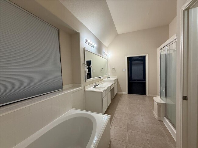 Building Photo - 10204 Dawn Brook Dr