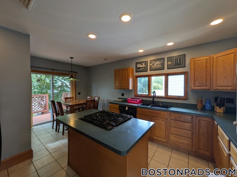 Building Photo - 80 North St