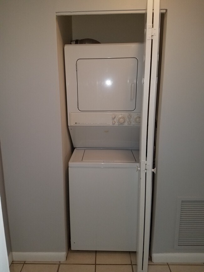 Building Photo - 100 S Berkley Sq