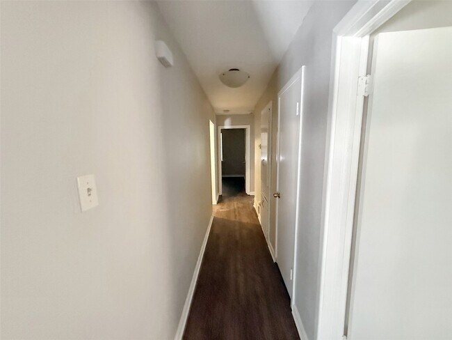 Building Photo - 3533 Antilles Dr