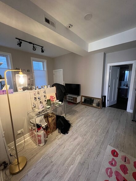 Living area - 2336 N Southport Ave