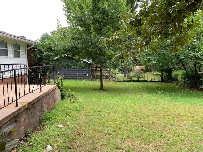 Building Photo - 4511 Greenway Dr