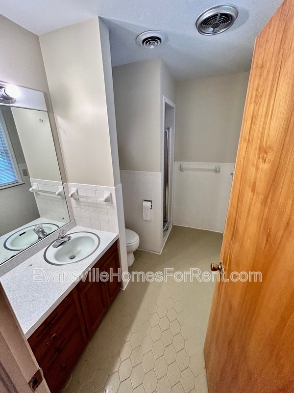 Building Photo - 1507 Stinson Ave