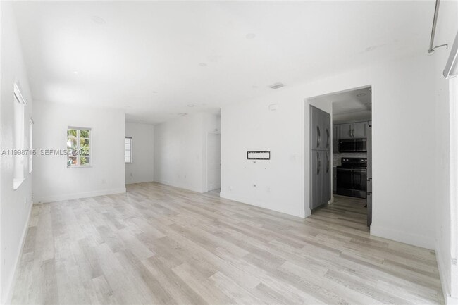 Building Photo - 379 NE 31st Ave