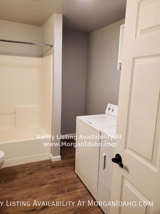 Building Photo - 10096 W Garverdale Ln