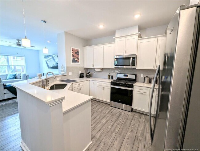 Building Photo - 5723 Kalamata Dr