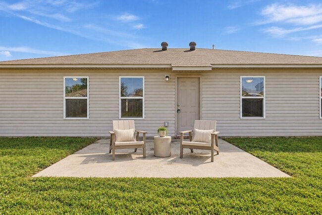 Building Photo - 5137 Woodstream Dr