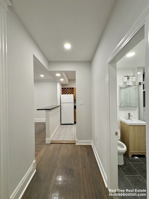 Building Photo - 107 Queensberry St