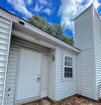 Building Photo - UPDATED 2BED/1BATH TOWNHOME IN TOWN CENTER...