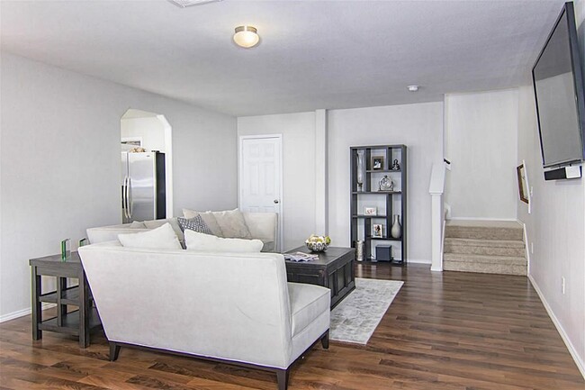 Building Photo - 8102 Yaupon View Dr
