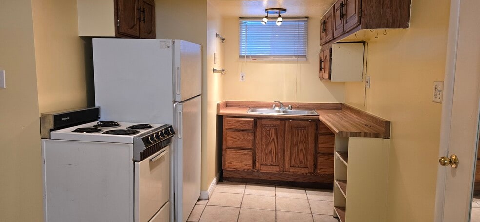 Building Photo - 1057 S 900 E