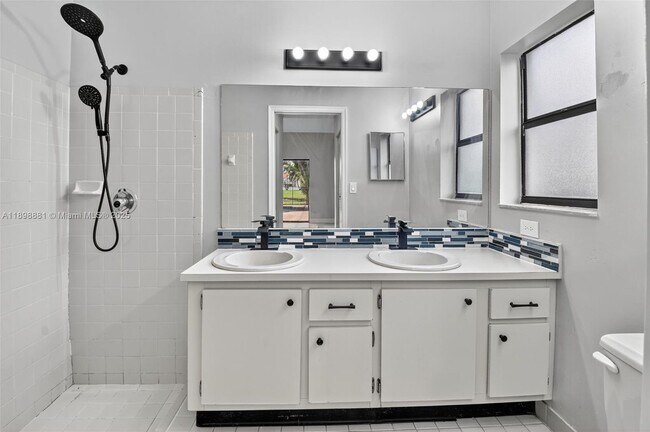 Building Photo - 9645 El Clair Ranch Rd