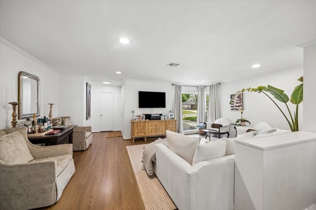 Building Photo - 3110 Castlewood St