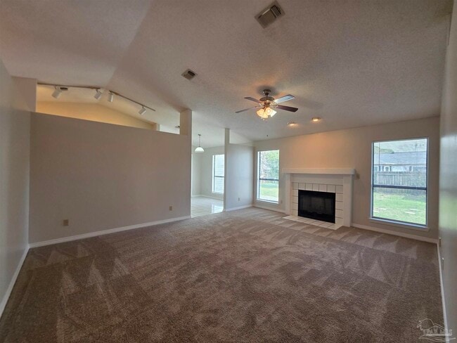 Building Photo - 824 Lavon Dr