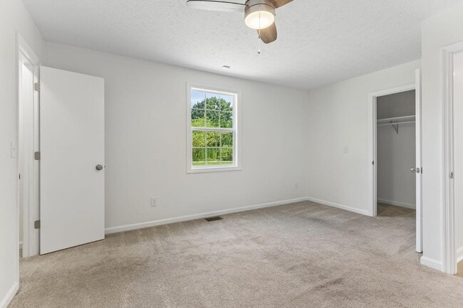 Building Photo - 1001 Lakeside Dr