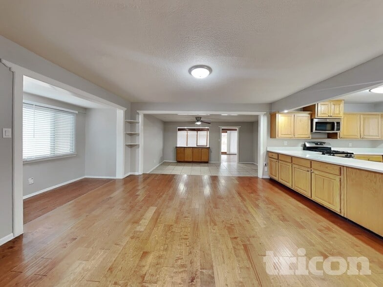 Building Photo - 900 Arizona St SE